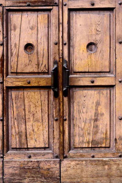 Stare włoskie drzwi. — Zdjęcie stockowe