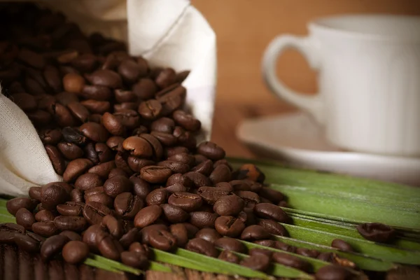 Natürlich geröstete Kaffeebohnen, Details — Stockfoto