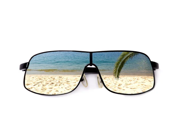 Sunglasses and beach — Stock Photo, Image