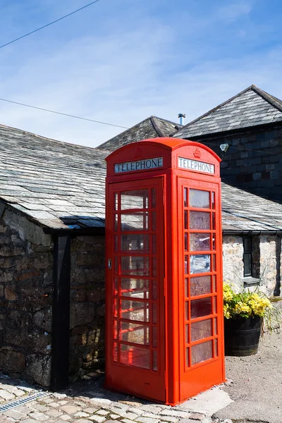 Traditional red telephone box — Stock Photo, Image