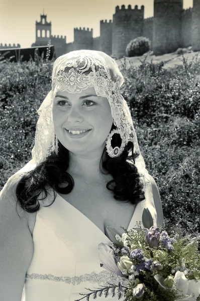 Donna vestita da sposa — Foto Stock