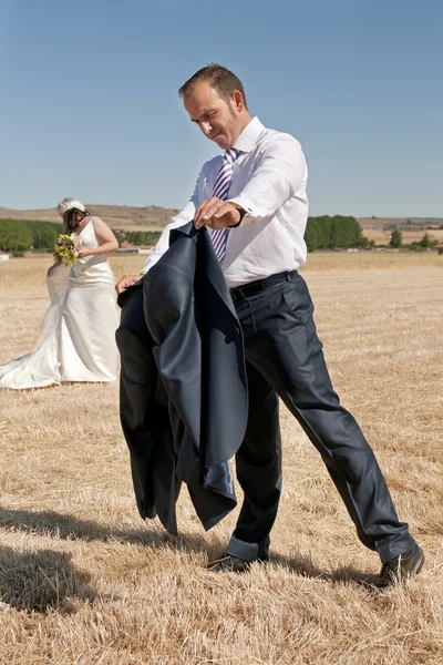 Man verkleed als een bruidegom — Stockfoto