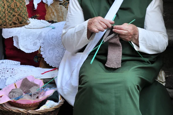 Knitting woman — Stock Photo, Image