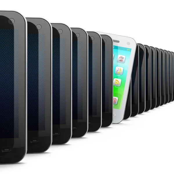 Belo smartphone branco na fila de telefones pretos — Fotografia de Stock