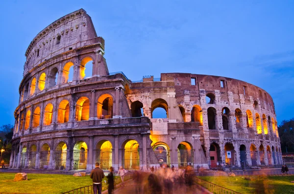 Coliseu à noite, Roma, Itália — Fotografia de Stock