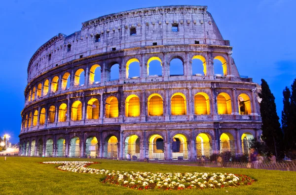 Coliseu à noite, Roma, Itália — Fotografia de Stock
