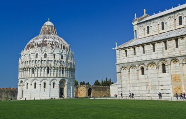 Romanesk tarzı vaftizhane pisa, İtalya