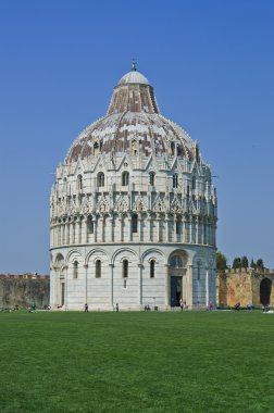 Romanesk tarzı vaftizhane pisa, İtalya