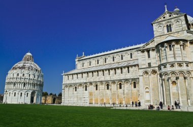 Romanesk tarzı vaftizhane pisa, İtalya