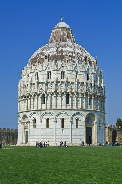 Estilo románico Baptisterio Pisa, Italia — Foto de Stock
