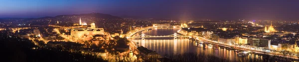 Panoramiczny widok na Budapeszt nocą, Węgry — Zdjęcie stockowe