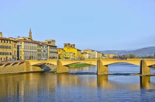 Bridge ponte vecchio in florenz, italien — Stockfoto