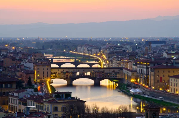 Smuk solnedgang over floden Arno i Firenze, Italien , - Stock-foto