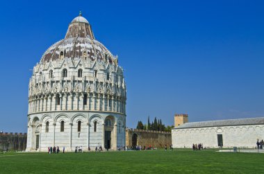 Romanesk tarzı vaftizhane pisa, İtalya