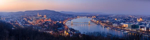 Geceleri, Macaristan Budapeşte panoramik görünümü — Stok fotoğraf