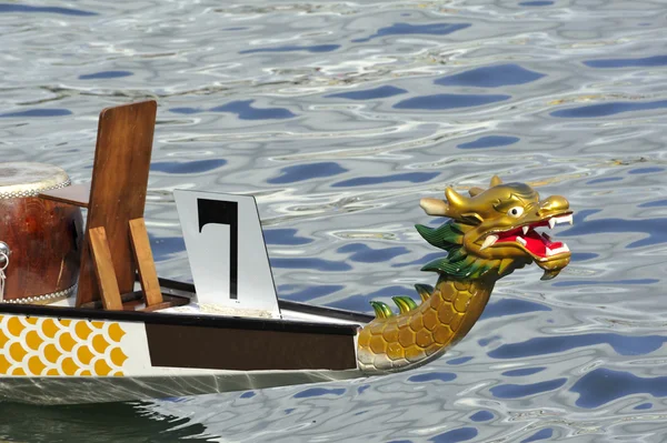 Dragão barco de corrida Fotografias De Stock Royalty-Free