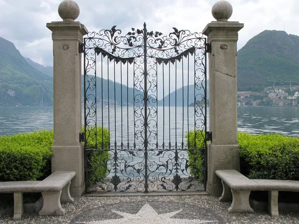 Puerta en el lago de Lugano, Suiza —  Fotos de Stock