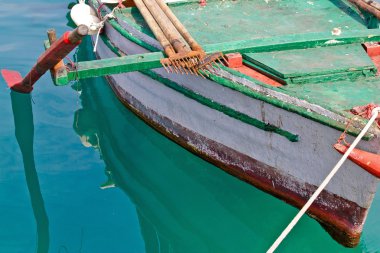 Eski ahşap balıkçı teknesi detayı