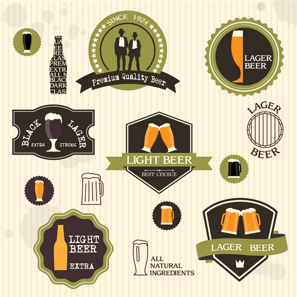 Insignias y etiquetas de cerveza en diseño de estilo vintage — Vector de stock