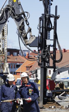 inşaat işçileri ve ağır makine