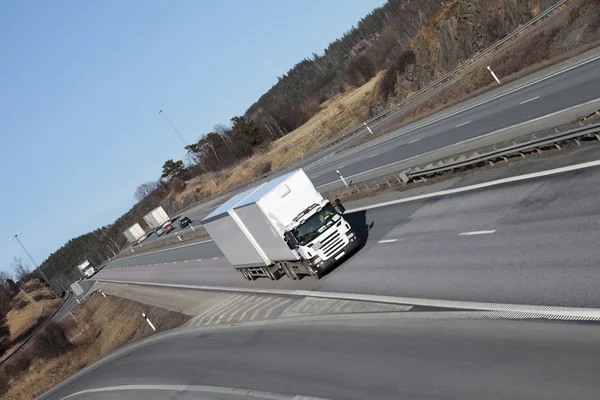 Camion conduisant sur l'autoroute panoramique — Photo