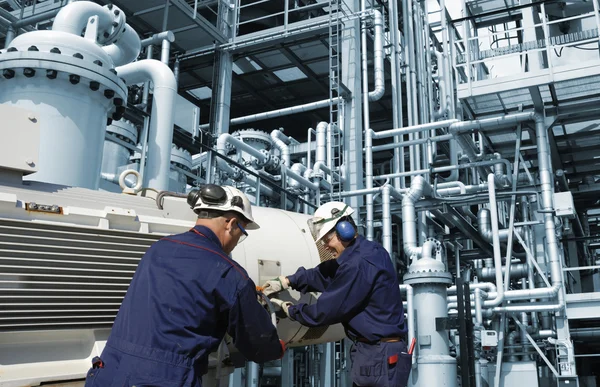 Olja och gas engineering med maskiner — Stockfoto