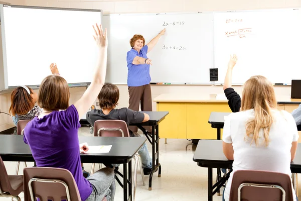 Middelbare schoolleraar en klasse — Stockfoto