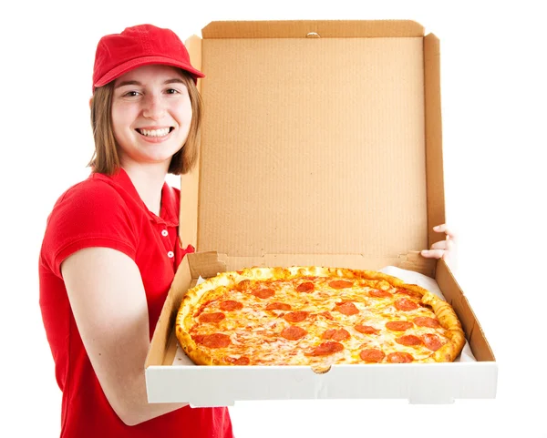 Dziewczyna wydaje pizza — Zdjęcie stockowe