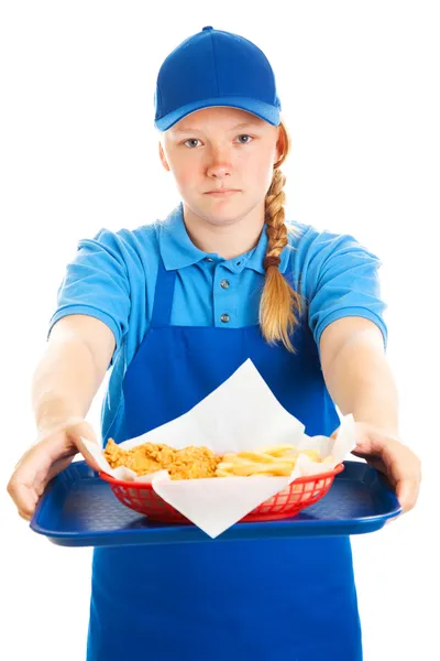 Genç kız fast food servis edilir. — Stok fotoğraf