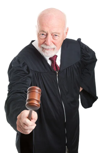 怒っている裁判官前髪小槌 — ストック写真