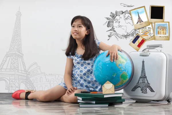 Chica viajar alrededor del mundo — Foto de Stock
