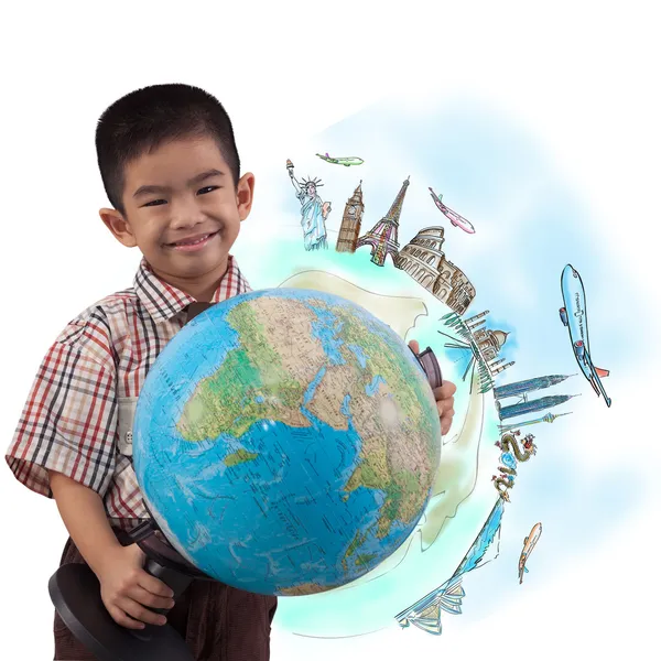 Niño sosteniendo globo para viajar de ensueño alrededor del mundo — Foto de Stock