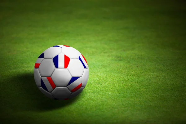Drapeau de Franch avec ballon de football sur fond d'herbe - Euro 201 — Photo