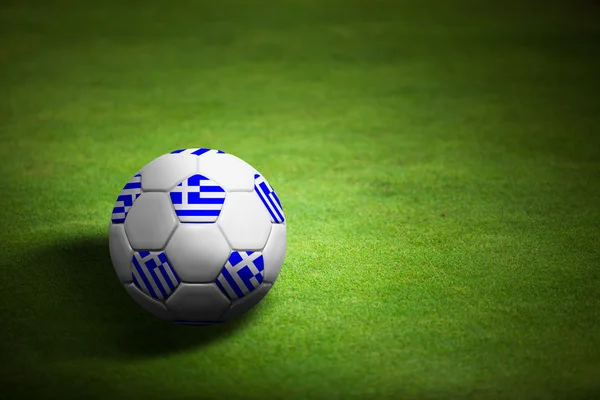 Drapeau de la Grèce avec ballon de football sur fond d'herbe - Euro 201 — Photo