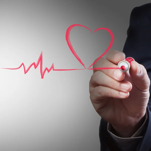 Geschäftsmann zeichnet Herzenslinie, medizinisches Konzept — Stockfoto