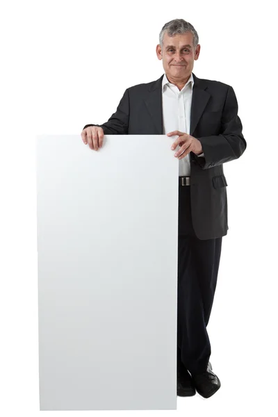 Uomo d'affari che tiene un cartello vuoto davanti a sé — Foto Stock