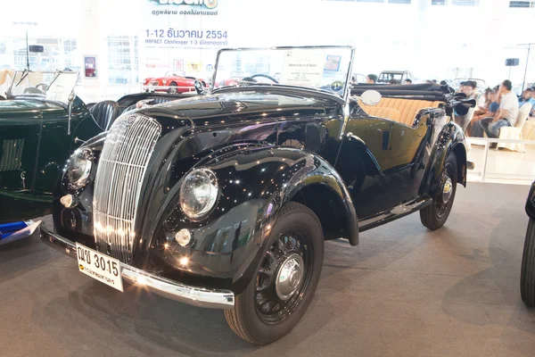 Bangkok-dec 01: vintage bil morris 8 serien e tourere, år 1939 uppvisning på thailand internationella motor expo 2011 — Stockfoto