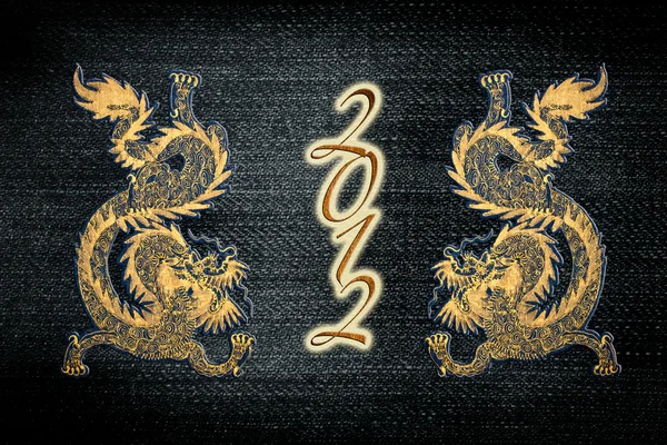 Dipingere d'oro drago cinese su jeans per 2012 anno del drago — Foto Stock