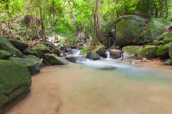 Chanthaburi, Tayland Doğu derin orman şelale