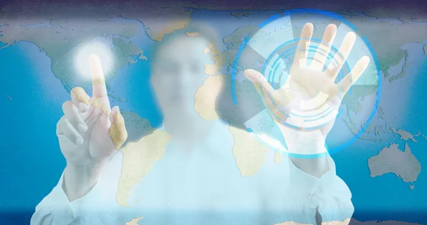 Hombre presionando la pantalla táctil moderna con un backgro tecnología azul —  Fotos de Stock