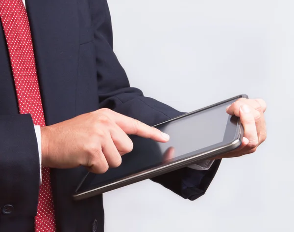 Geschäftsmann berührt Tablet-PC, neue Technologie — Stockfoto