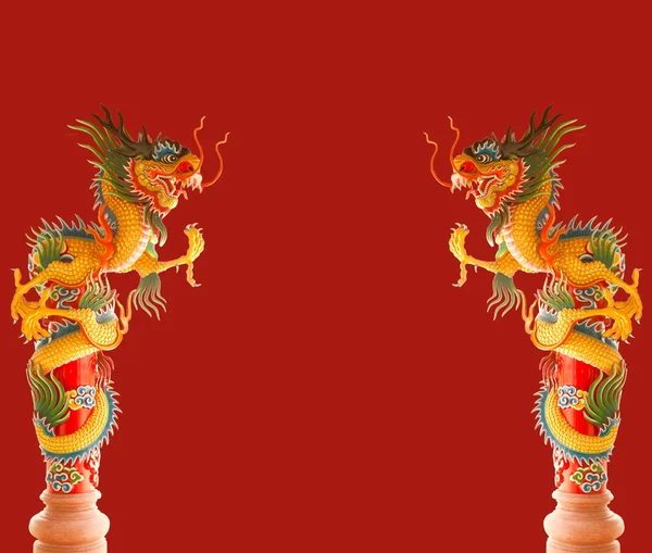 两个美丽的中国龙在红色背景 — 图库照片