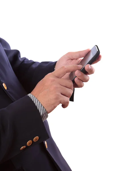 Ο άνθρωπος των επιχειρήσεων πληκτρολογώντας το κινητό τηλέφωνο — Φωτογραφία Αρχείου
