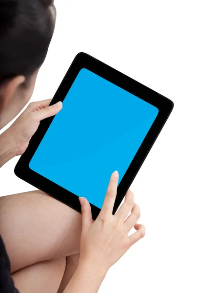 Donna che tiene in mano Touchpad PC (Tablet PC ) — Foto Stock