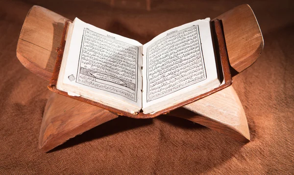 Коран, священная книга — стоковое фото