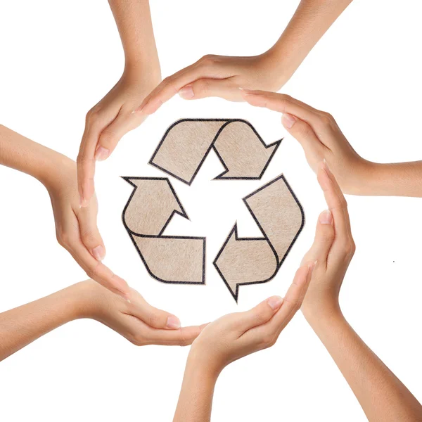 Mãos fazendo um círculo com sinal de reciclagem — Fotografia de Stock