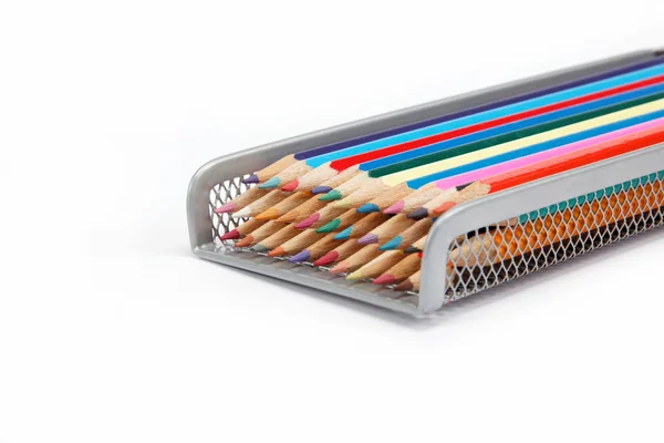 Fargede blyanter på hvit bakgrunn. – stockfoto