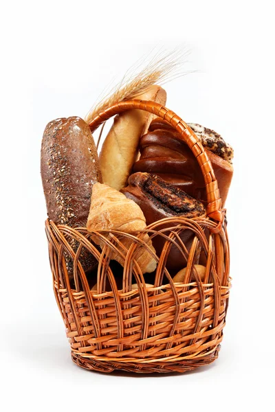 Велика різноманітність хліба, натюрморт ізольовано на білому тлі — стокове фото