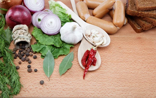 Hälsosam mat. färska grönsaker på ett träbord. — Stockfoto