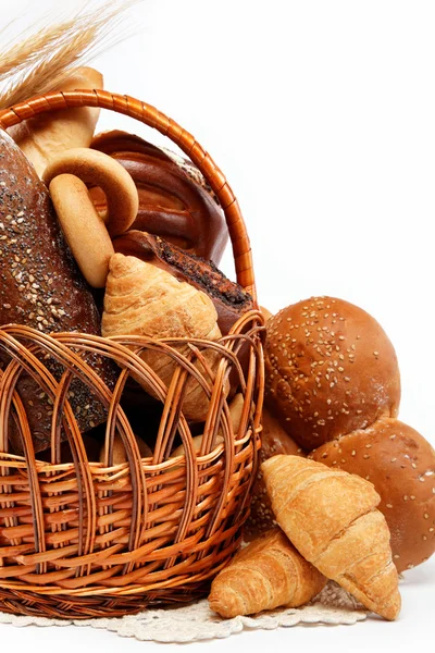 Velké množství chleba, Zátiší izolovat na bílém pozadí — Stock fotografie